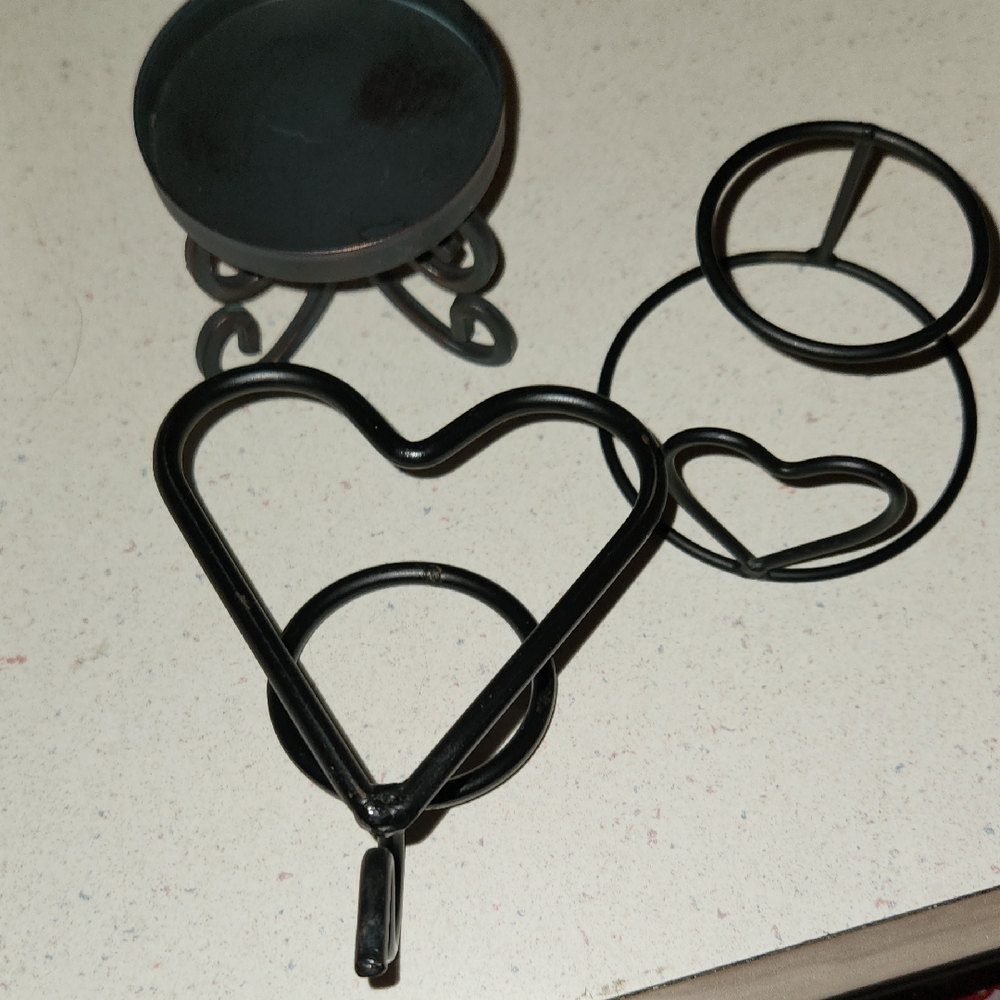 Black Metal Heart-Shaped Trivet / Small Stand